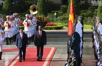 Thủ tướng Phạm Minh Chính và Thủ tướng Ethiopia Abiy Ahmed Ali duyệt Đội danh dự Quân đội nhân dân Việt Nam.