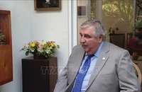 Thẩm phán Ricardo Alfredo Sodi Cuellar, Chủ tịch Tòa án Công lý bang Mexico (Estado de Mexico) chia sẻ với phóng viên TTXVN về những ấn tượng của ông về Chủ tịch Hồ Chí Minh-vị lãnh tụ vĩ đại của dân tộc Việt Nam. Ảnh: PHƯƠNG LAN/TTXVN
