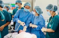 Sau khi đặt máy bé ổn và được chuyển về bệnh viện Nhi đồng 1 điều trị tiếp. (Ảnh bệnh viện cung cấp).