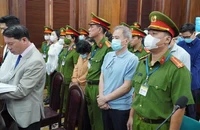 Các bị cáo tại phiên xét xử sơ thẩm bị cáo Trương Mỹ Lan và các đồng phạm sáng 5/3/2024. (Ảnh QUANG QUÝ)