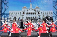 Chương trình biểu diễn văn nghệ do Hội người Việt Nam tại Nga tổ chức.