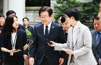 Chủ tịch đảng Dân chủ (DP) Lee Jae Myung đang dẫn đầu cuộc đua vào Nhà xanh. Ảnh: YONHAP