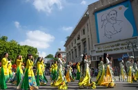 [Ảnh] Rực rỡ sắc màu Carnaval Thu Hà Nội trên Phố đi bộ Hồ Hoàn Kiếm