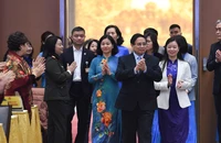 Thủ tướng Phạm Minh Chính đến dự buổi gặp mặt các nữ Anh hùng, nhà khoa học nhận giải Giải thưởng Kovalevskaia.