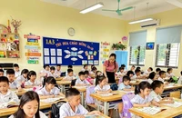 Giờ học tiếng Anh của học sinh Trường tiểu học Dĩnh Kế, thành phố Bắc Giang, tỉnh Bắc Giang. (Ảnh THANH HÀ)