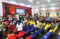 Đông đảo người dân trên địa bàn huyện Ea H'leo đến dự chương trình Ngày hội sức khỏe Ea H'leo để được khám bệnh và cấp thuốc miễn phí. (Ảnh: Báo Nhân Dân)