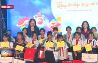Phó Chủ tịch nước thăm, tặng quà Tết Trung thu tại Đắk Lắk