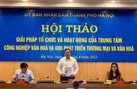 Phó Chủ tịch Thường trực Ủy ban nhân dân Thành phố Hà Nội Lê Hồng Sơn điều hành hội thảo.