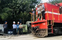 Tàu hàng HH8 kéo theo 18 toa hàng đã thông qua hầm Bãi Gió an toàn.