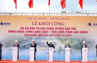 Thủ tướng Phạm Minh Chính và đại diện các bộ, ngành, địa phương liên quan phát lệnh khởi công dự án đường cao tốc Đồng Đăng-Trà Lĩnh.