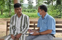 Anh L.V.T. (huyện Hương Khê, tỉnh Hà Tĩnh) không giấu được vui mừng khi được đặc xá trước thời hạn về đoàn tụ với gia đình.