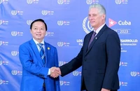 Chủ tịch Cuba Miguel Díaz-Canel đón Phó Thủ tướng Trần Hồng Hà trước giờ khai mạc Hội nghị. (Ảnh: Báo Chính phủ)