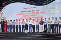 Các đại biểu tại lễ khai mạc Không gian trưng bày văn hóa du lịch Lâm Đồng tại Hà Nội. (Ảnh: Ban tổ chức)