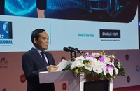 Phó Thủ tướng Trần Lưu Quang phát biểu ý kiến tại hội nghị.