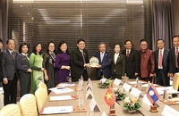 Chủ tịch Hội Hữu nghị Việt Nam-Lào Nguyễn Đắc Vinh và Chủ tịch Hội Hữu nghị Lào-Việt Nam Boviengkham Vongdala tại buổi tiếp. (Ảnh: Trịnh Dũng)
