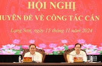 Đồng chí Hoàng Văn Nghiệm, Phó Bí thư Thường trực Tỉnh ủy, Trưởng đoàn đại biểu Quốc hội tỉnh Lạng Sơn cùng đồng chí Hồ Tiến Thiệu, Phó Bí thư Tỉnh ủy, Chủ tịch Ủy ban nhân dân tỉnh chủ trì hội nghị.