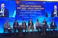 Các diễn giả tham gia một phiên tọa đàm tại diễn đàn.