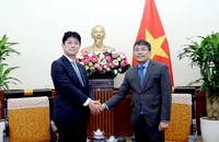 Thứ trưởng Thường trực Bộ Ngoại giao Nguyễn Minh Vũ đã tiến hành hội đàm với ông Komura Masahiro, Hạ nghị sĩ, Thứ trưởng Ngoại giao Nhật Bản.