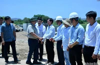Thủ tướng Phạm Minh Chính thăm hỏi cán bộ, nhân viên Công ty TNHH MTV khai thác công trình thuỷ lợi Ninh Thuận.