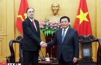 Giám đốc Học viện Chính trị Quốc gia Hồ Chí Minh Nguyễn Xuân Thắng tiếp Đại sứ Armenia tại Việt Nam Suren Baghdasaryan. (Ảnh: Phạm Kiên/TTXVN)