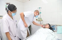 Bệnh nhân bị ảnh hưởng thị lực đang được điều trị tại Bệnh viện Hữu nghị Việt Đức.