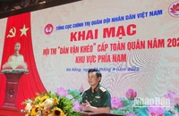 Trung tướng Đỗ Xuân Tụng, Phó Chủ nhiệm Tổng cục Chính trị Quân đội Nhân dân Việt Nam, phát biểu khai mạc hội thi.(Ảnh: ĐÌNH TĂNG)