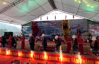 Các đồng chí lãnh đạo tỉnh Hà Giang thực hiện nghi thức khởi công công trình đập dâng nước.