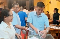 Đại diện các hộ gia đình tại thành phố Hà Giang bỏ phiếu về chủ trương sắp xếp đơn vị hành chính cấp tỉnh.