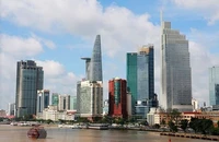 Trung tâm Thành phố Hồ Chí Minh bên sông Sài Gòn.