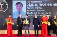 Giáo sư Phạm Như Hiệp, Giám đốc Bệnh viện Trung ương Huế trong lễ vinh danh trí thức tiêu biểu của Tổng hội Y Dược học Việt Nam.