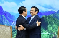 Thủ tướng Phạm Minh Chính đón Phó Thủ tướng, Bộ trưởng Ngoại giao Lào Saleumxay Kommasith.