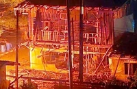 Một ngôi nhà bị phá hủy sau vụ đánh bom. (Ảnh: Bangkok Post)