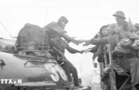 Bộ binh và xe tăng quân Giải phóng tiến vào giải phóng Đà Nẵng (29/3/1975). (Ảnh: Hoàng Giang/TTXVN)