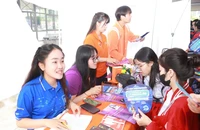 Đông đảo học sinh tham gia chương trình “Đối thoại, tư vấn, hướng nghiệp năm 2025”.