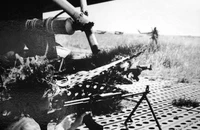 Sư đoàn 312, Quân đoàn 1 đánh chiếm sân bay Ông Lĩnh - Bình Chuẩn, ngày 27/4/1975. (Ảnh: Tư liệu/TTXVN)