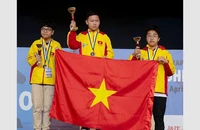 Các kỳ thủ Việt Nam giành trọn bộ huy chương cờ nhanh bảng U14 nam. (Ảnh: Ippotis).