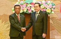 Chủ tịch Quốc hội Trần Thanh Mẫn và Phó Chủ tịch Quốc hội Lào Suvon Luongbunmi.