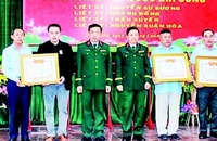 Lễ trao Bằng “Tổ quốc ghi công” tri ân 4 liệt sĩ. (Ảnh: XUÂN DIỆN)