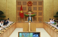 Phó Thủ tướng Trần Hồng Hà chủ trì cuộc họp về các giải pháp xử lý ô nhiễm không khí tại các địa phương. (Ảnh: TTXVN)