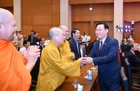 [Ảnh] Chủ tịch Quốc hội gặp mặt đại biểu Quốc hội là người dân tộc thiểu số, nhân sĩ trí thức, chức sắc tôn giáo và nhà giáo 