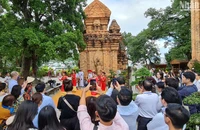 Nha Trang là một trong những điểm đến được du khách Hàn Quốc yêu thích cho những chuyến "du lịch dài ngày". (Ảnh: N.T)