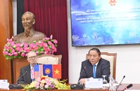 Phó Chủ tịch Cấp cao kiêm Giám đốc Điều hành Khu vực của US-ABC Michael Michalak phát biểu tại buổi làm việc. (Ảnh: Tổng cục Du lịch)