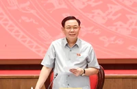 Chủ tịch Quốc hội Vương Đình Huệ phát biểu tại buổi làm việc với Ban Thường vụ Thành ủy Hà Nội. (Ảnh DUY LINH)