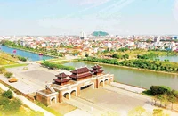 Vũ Văn Lúa Một góc thành phố Hoa Lư nhìn từ trên cao. (Ảnh Sở Du lịch Ninh Bình)