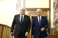 Tổng thống Nga Vladimir Putin (phải) và Thủ tướng Mikhail Mishustin. (Ảnh: KREMLIN.RU)