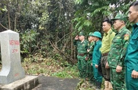 Các lực lượng tuần tra, kiểm soát đường biên, cột mốc ở địa bàn Tri Lễ sau mưa lũ.