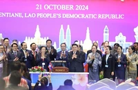 Trưởng đoàn các nước ký kết Thông cáo chung tại AIPA-45. (Ảnh: HẢI TIẾN)
