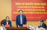 Đồng chí Nguyễn Trọng Nghĩa, Ủy viên Bộ Chính trị, Bí thư Trung ương Đảng, Trưởng Ban Tuyên giáo và Dân vận Trung ương chủ trì buổi làm việc với Ban Thường vụ Đảng ủy Bộ Dân tộc và Tôn giáo. (Ảnh: SƠN TÙNG)