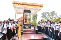Bia kỷ niệm Bác Hồ với cây vú sữa miền nam là một trong những địa chỉ đỏ giáo dục truyền thống yêu nước cho thế hệ trẻ.