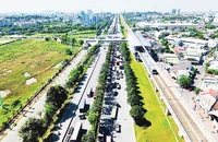 Toàn cảnh tuyến Metro số 1 Thành phố Hồ Chí Minh. (Ảnh THẾ ANH)